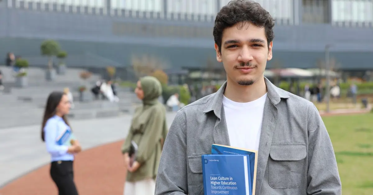 Universités ou écoles spécialisées : quel parcours choisir ?